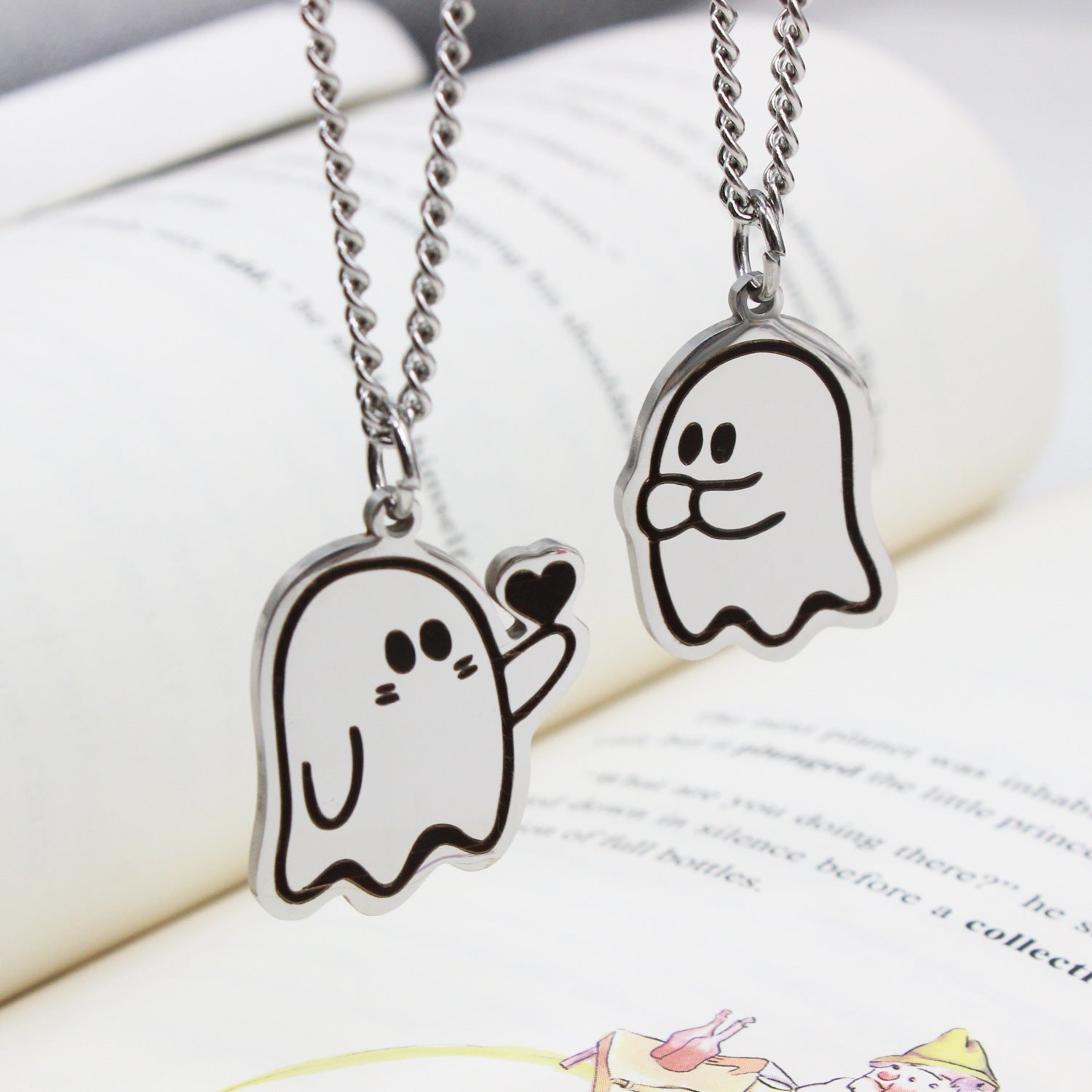 Cute Love Ghost Necklace – Χαριτωμένο Κολιέ Φαντασματάκι για Ζευγάρια & Φίλους